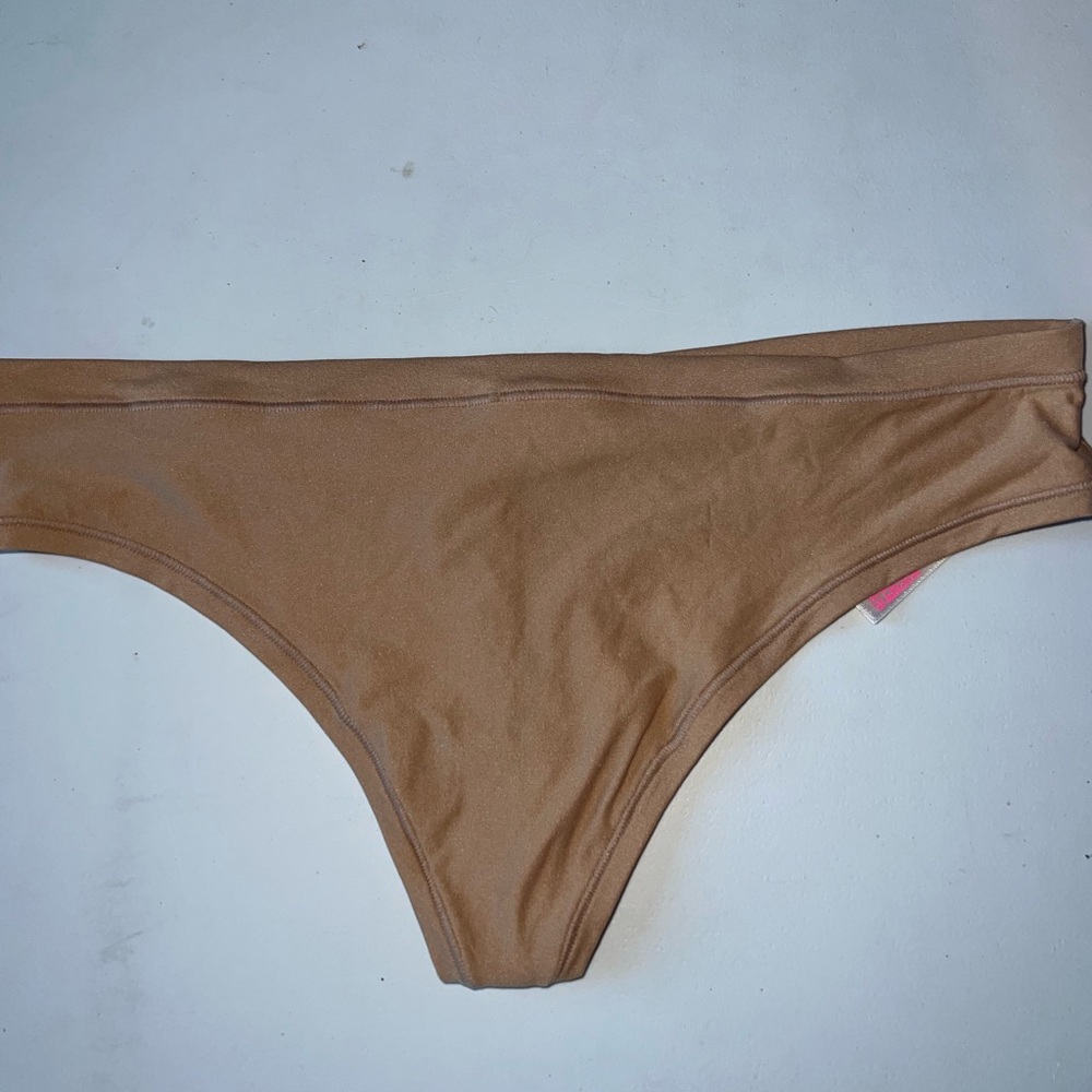 NWT vs pink seamless thong